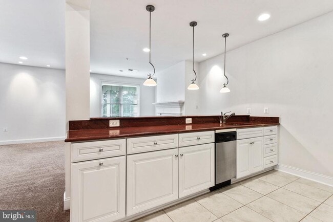 Building Photo - 8319 Quarry Manor Terrace