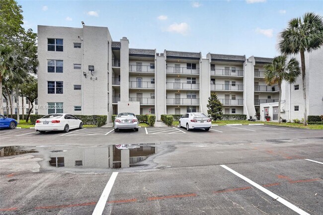 Building Photo - 9330 Lagoon Pl