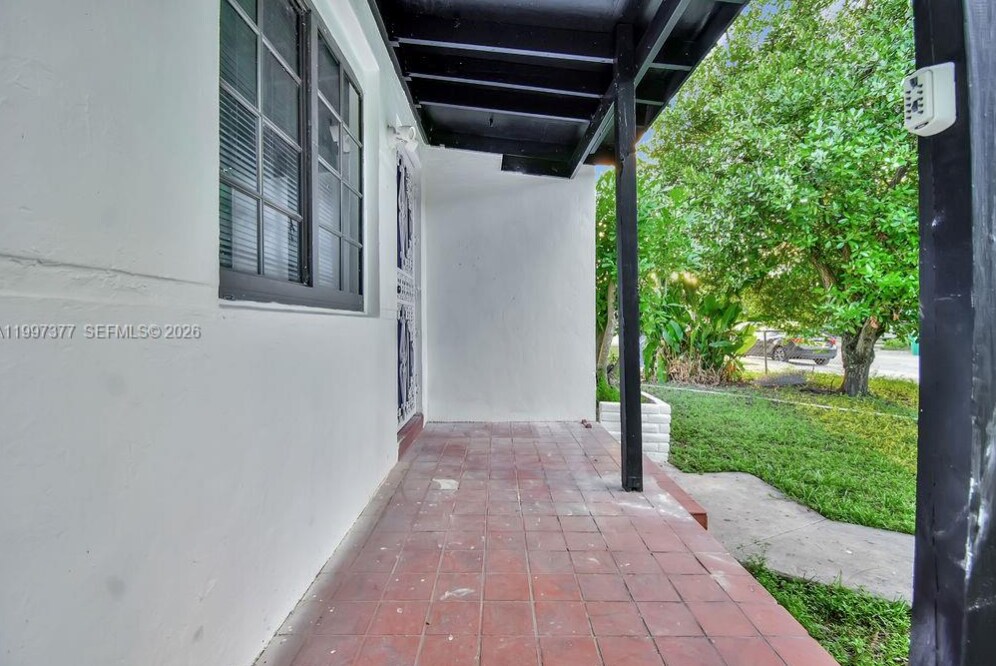 Building Photo - 547 NW 49th St