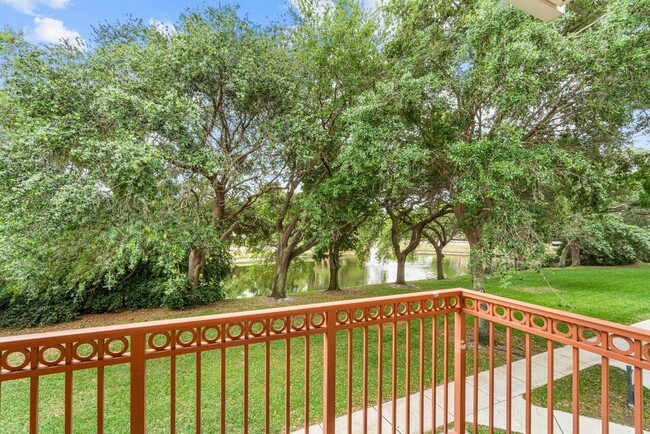 Building Photo - 2030 Alta Meadows Ln