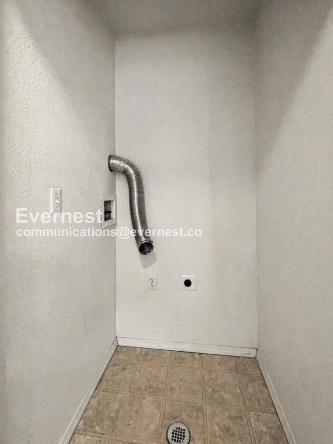 Building Photo - 451 Stardust Ct