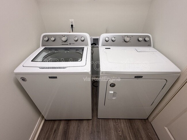 Building Photo - 3182 Morrow Dr