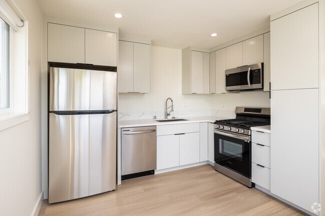 Kitchen - 1334 Barry Ave