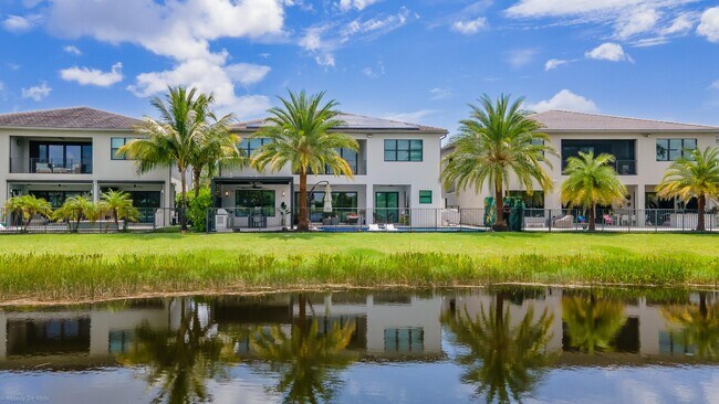 Building Photo - 17119 Aquavera Way