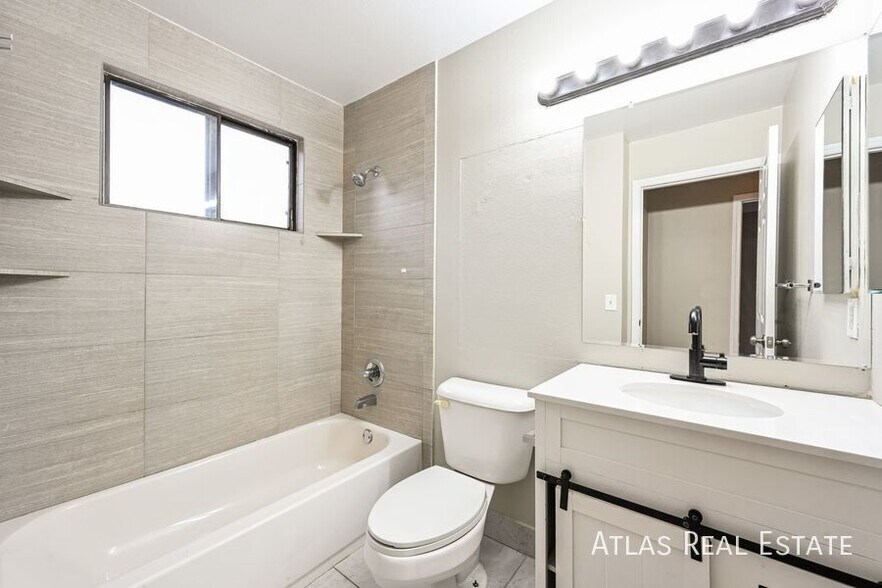 Building Photo - 2 S Macon Ct