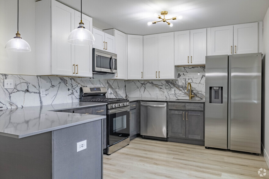 Quartz Countertops + Designer Backsplash - Cadence of Newport