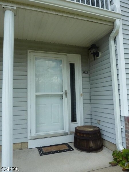 Building Photo - 303 Mercer Ct