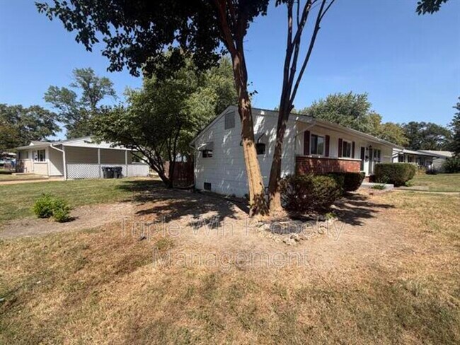 Building Photo - 675 Lilac Dr