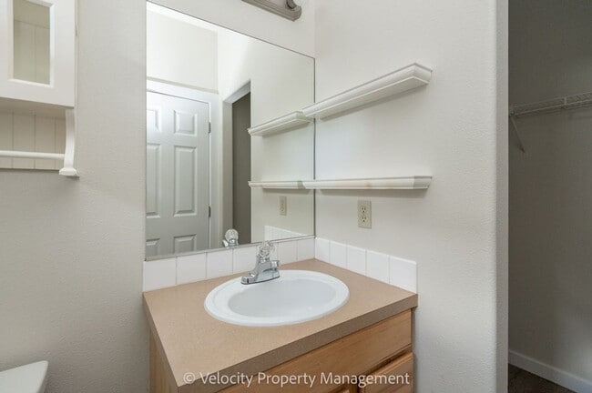 Building Photo - 1025 NE Rambling Ln