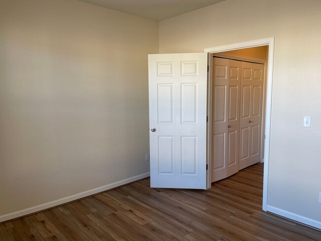 Primary Photo - Updated 2 Bedroom Condo With Garage!