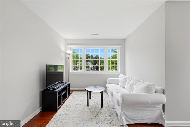 Building Photo - 9255 Bowers Brook Pl