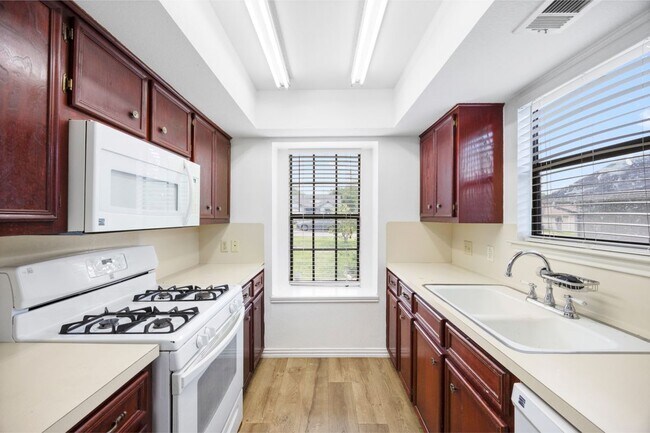Building Photo - 2209 Stirrup Dr
