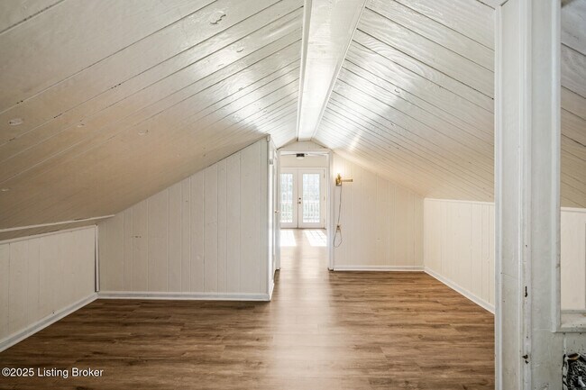 Building Photo - 614 E Brandeis Ave