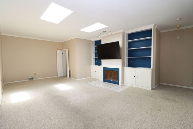 Building Photo - Charming 3 Bedroom, 2 Bath Brick Bungalow ...