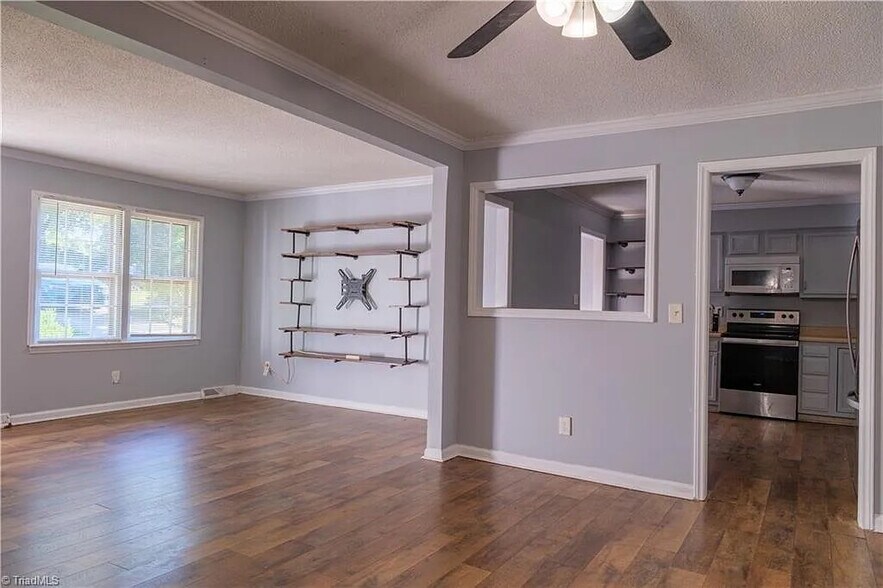 Building Photo - Room in House on Westfield St
