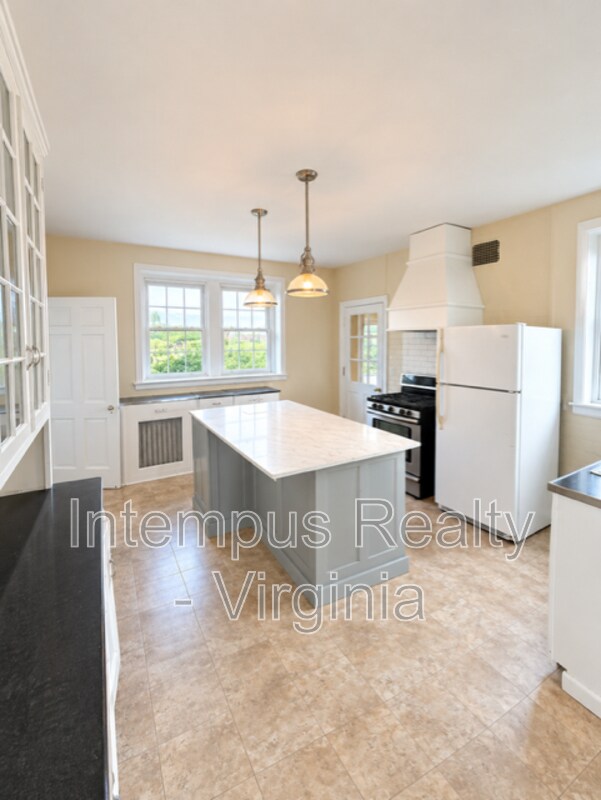 Building Photo - 7296 Fenton Farm Ln