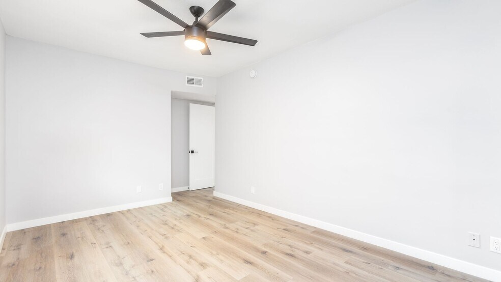 Building Photo - 5036 Coldwater Canyon Ave