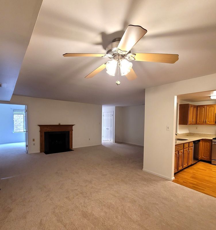 Building Photo - 705 Mountainview Dr