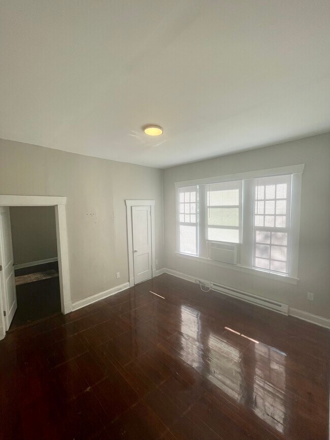 Building Photo - 119 S Pine St