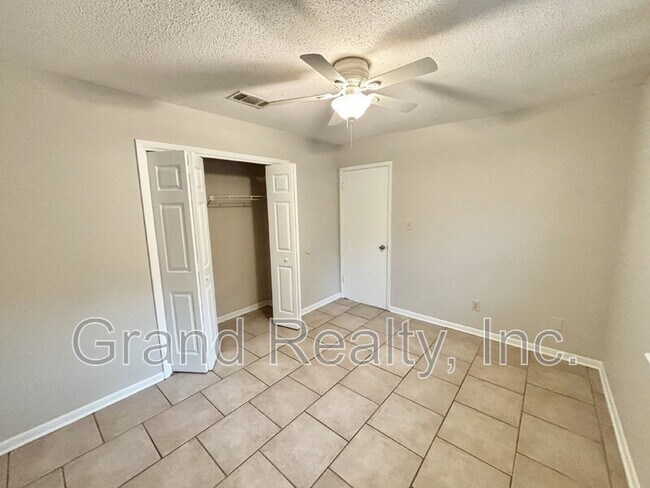 Building Photo - 5387 E Avenida De Golf