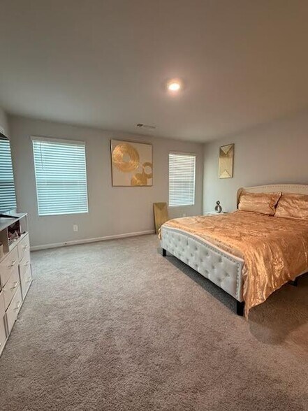 Building Photo - 1030 Keyes Pl