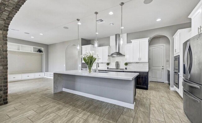 Building Photo - 7904 S 29th Pl