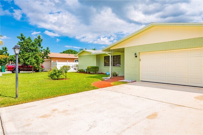 Building Photo - 5051 N Hwy A1A