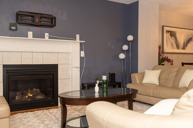 Building Photo - 129 Quinapoxet St