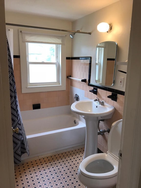 Building Photo - 915 Hancock St