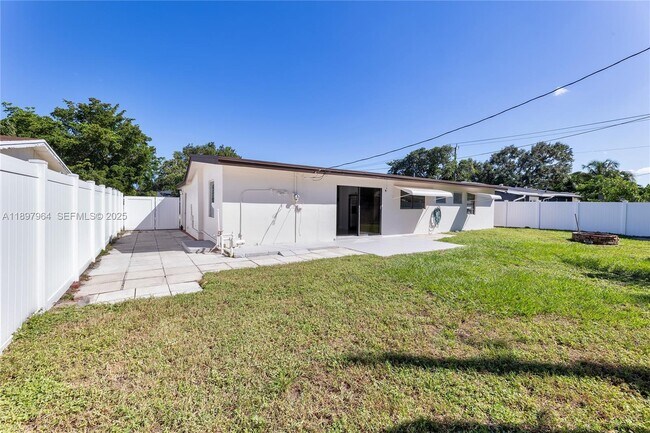 Building Photo - 2249 SW 34th Terrace