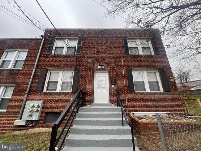 Building Photo - 2820 Pomeroy Rd SE