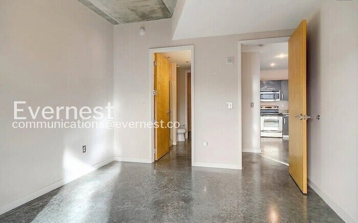 Building Photo - 600 12th Ave S