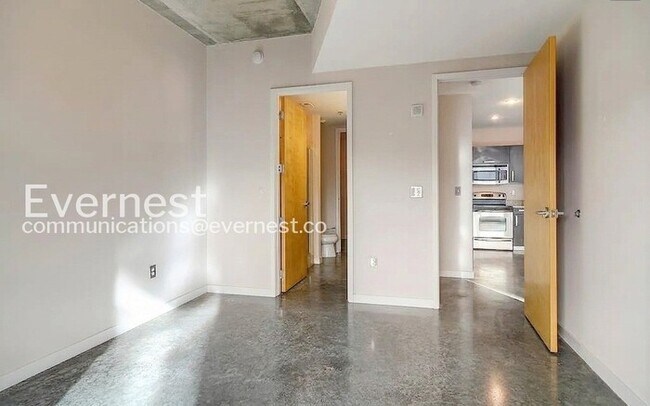 Building Photo - 2 Bed/2 Bath Condo with Modern Amenities / Coming Soon!