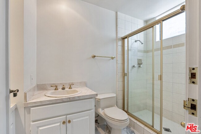 Building Photo - 1220 S Roxbury Dr