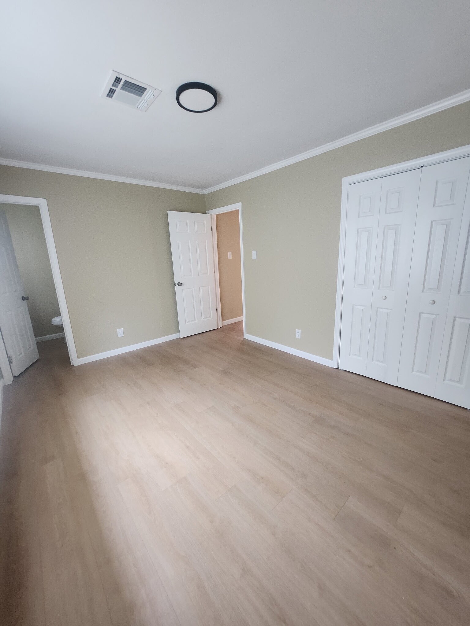 master bedroom - 211 Ellen Dr