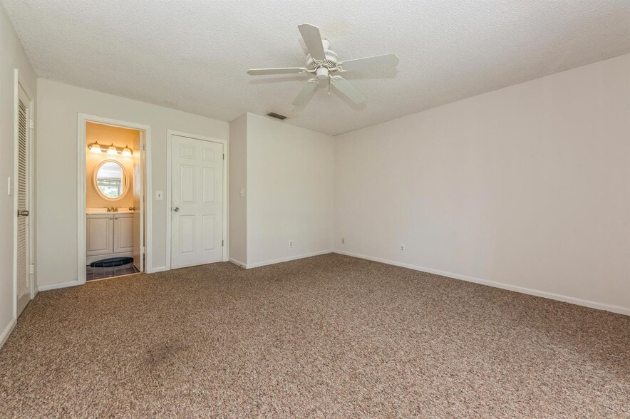 Building Photo - 2405 Lowson Blvd