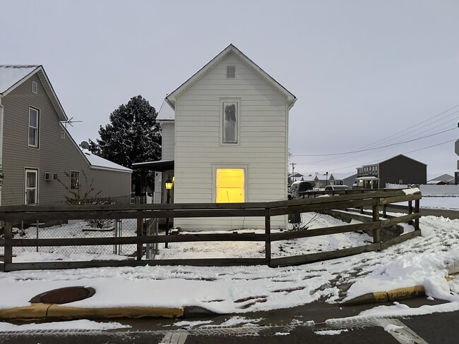 Building Photo - 245 Cromley St