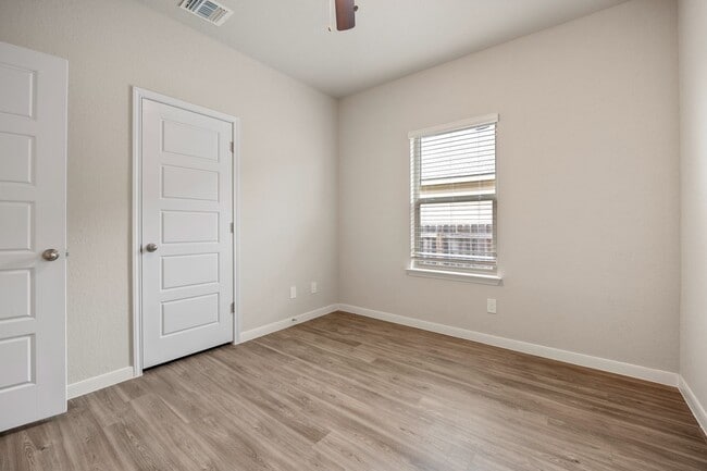 Building Photo - 354 Emma Dr
