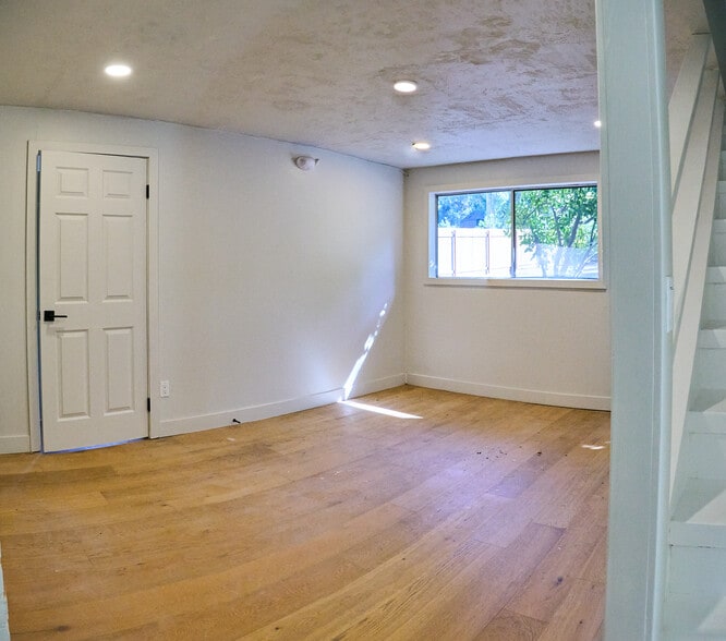Den - 31660 Pitsch Canyon Rd
