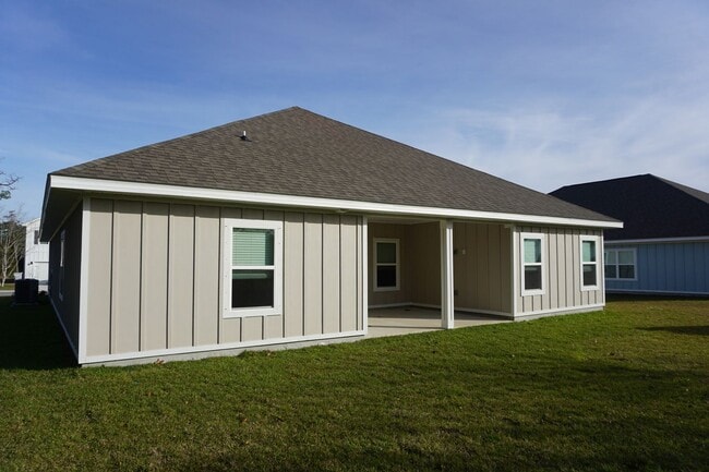 Building Photo - New Home in Gulf Breeze