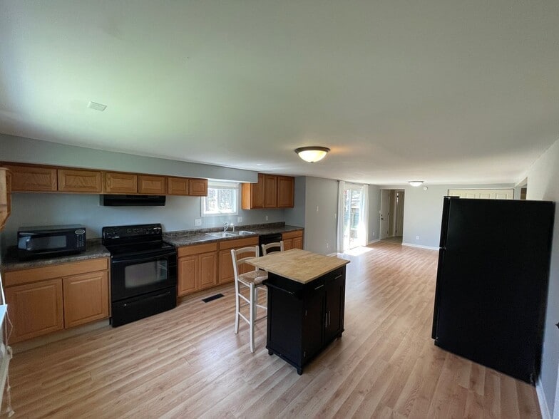 Building Photo - 2306 Deerwood Dr