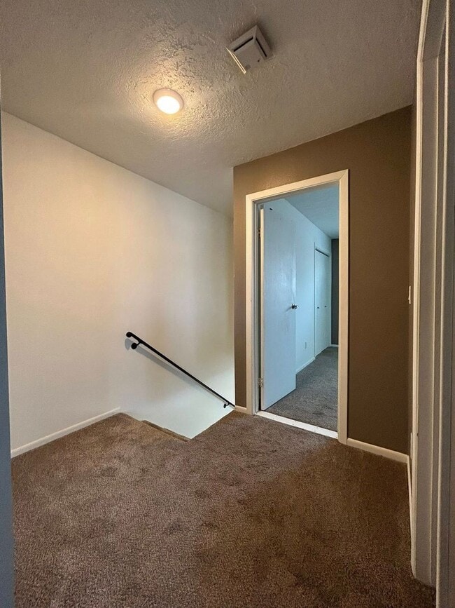Building Photo - Lovely, Updated Townhome for Rent