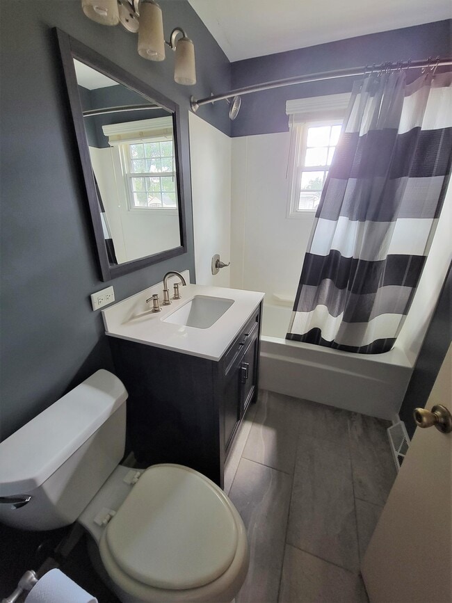 Building Photo - 8922 Schneider Ave