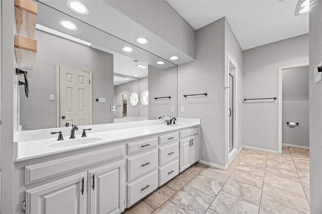 Building Photo - 114 Paragon Ct