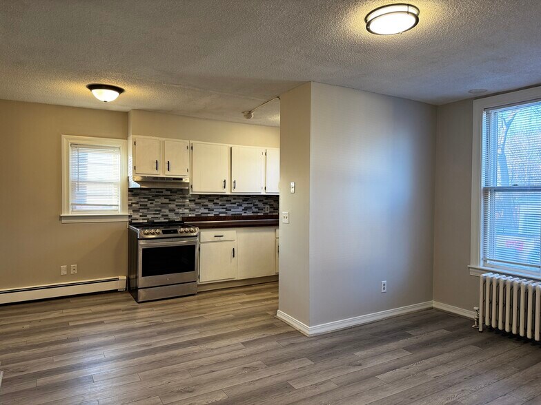 Building Photo - 66 Hamlet Ave