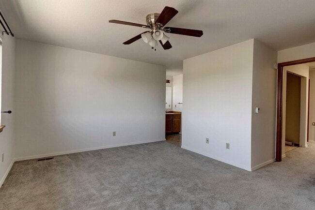 Building Photo - 3 Bedroom 2.5 Bath Waterview Townhome