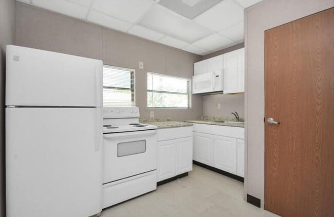 Building Photo - 24467 Linda Ln