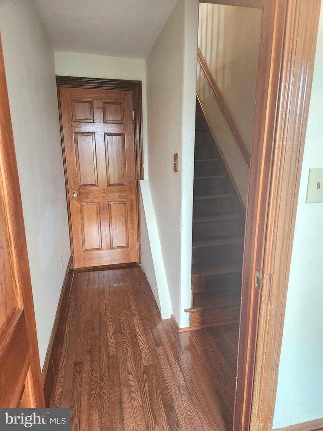 Building Photo - 153 2nd Ave