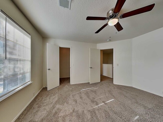 Building Photo - 4811 Russet Trail Ct