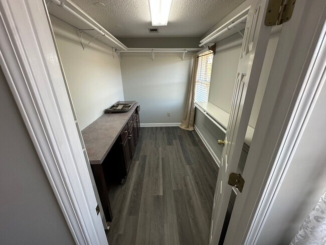 Building Photo - FOR LEASE - 4 Bed, 4 Bath, 5000sqft, 1.5 a...